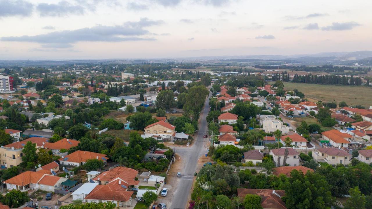 צימר רומנטי ואיכותי בפרדס חנה La Baita Exteriör bild